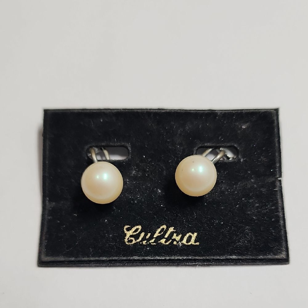 Cultra Pearl Earrings Clip On Vintage